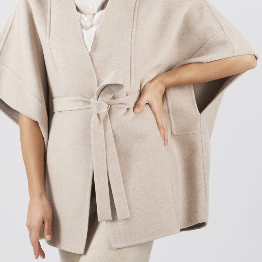Highlands Poncho Beige