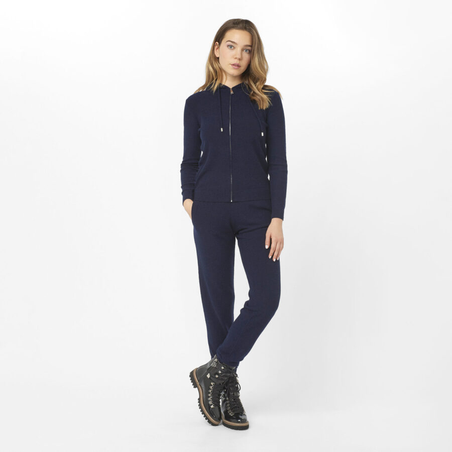 Sandy Sponge Travel Kit Sweater Navy - Image 2